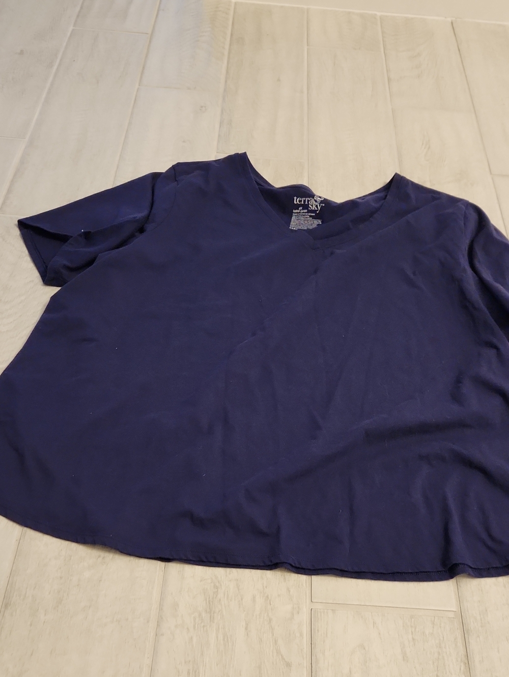 terra & sky Navy Women's V-Neck Short Sleeve Top